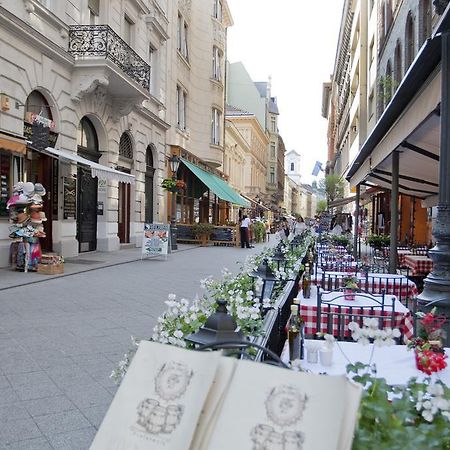 Diana Apartment On Vaci Utca Budapest Exterior photo